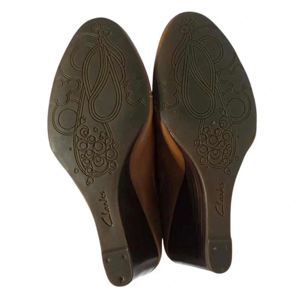 Clarks Artisan Womens 7 Tan Leather Wedge Mules Almond Toe Shoes